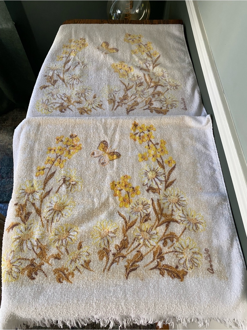 MCM Mid Century Cannon Beige Yellow Floral Daisy Butterfly Bath Towel Set (2)